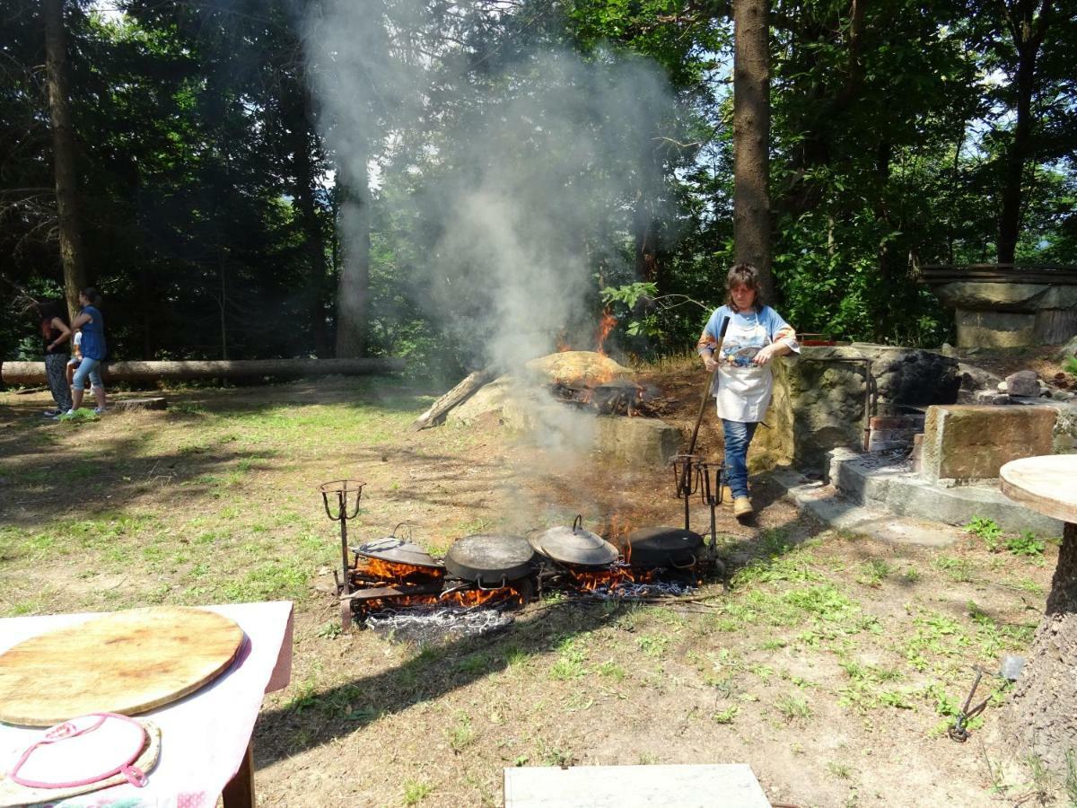 Camping Grondola - Federicofarm Pontremoli Exterior foto